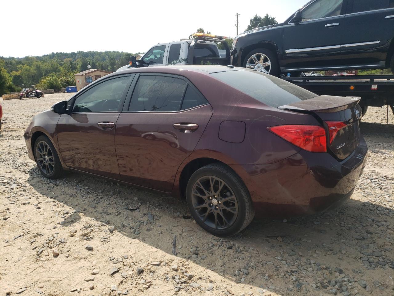 5YFBURHE0HP588176 2017 TOYOTA COROLLA - Image 2