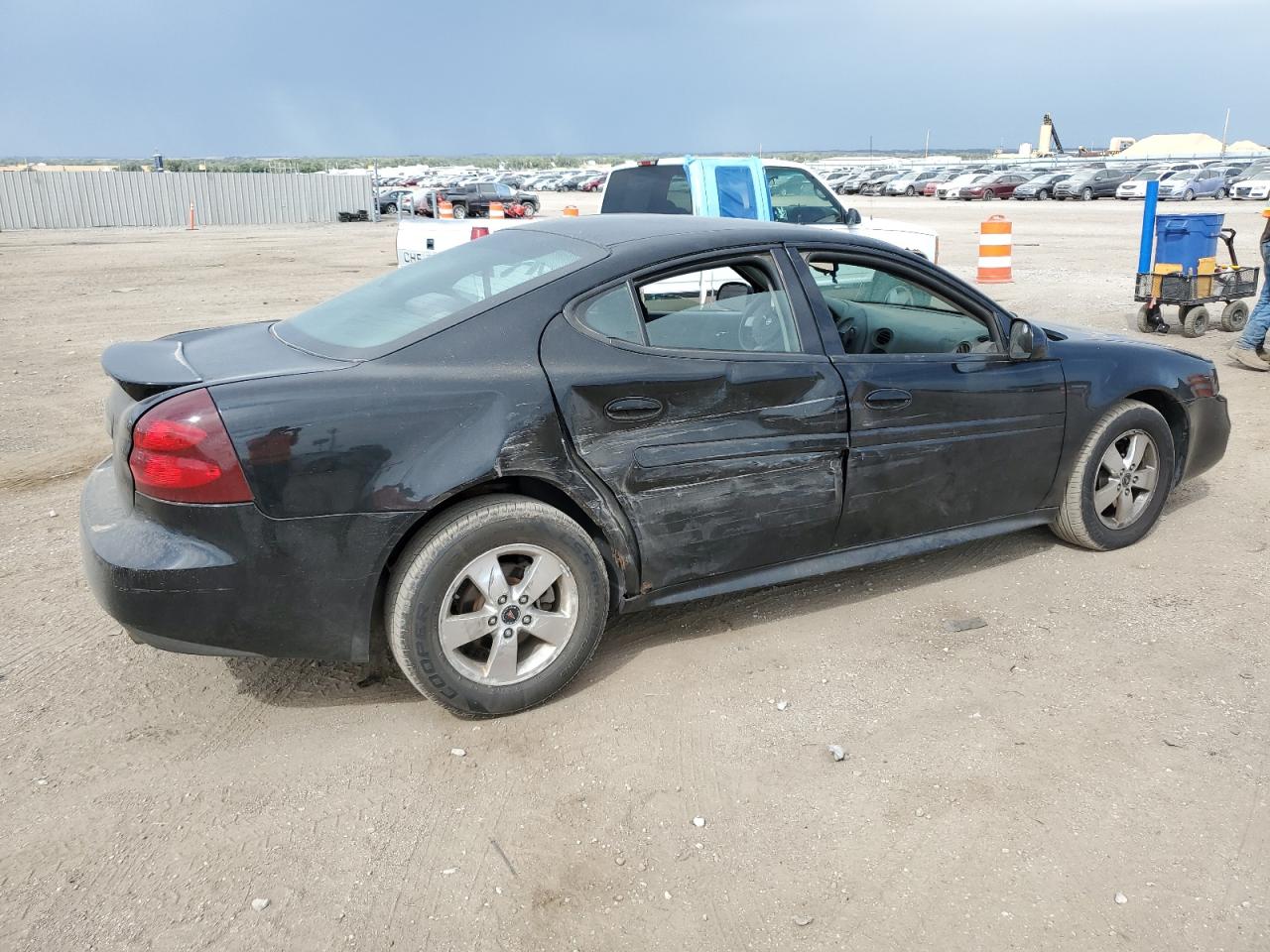 2005 Pontiac Grand Prix - Image 3