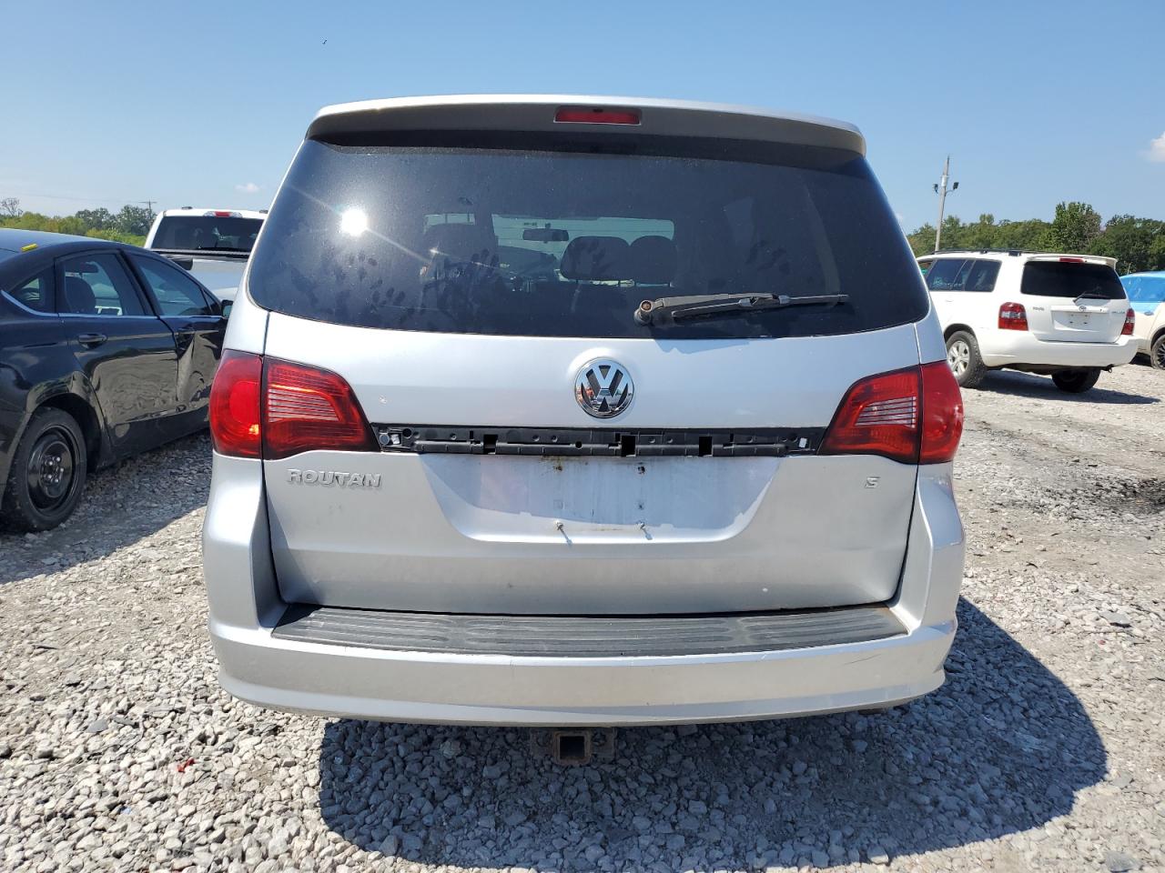 2V8HW44159R575178 2009 Volkswagen Routan S