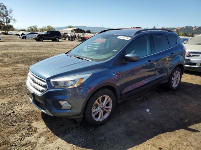  FORD ESCAPE 2018 Granatowy