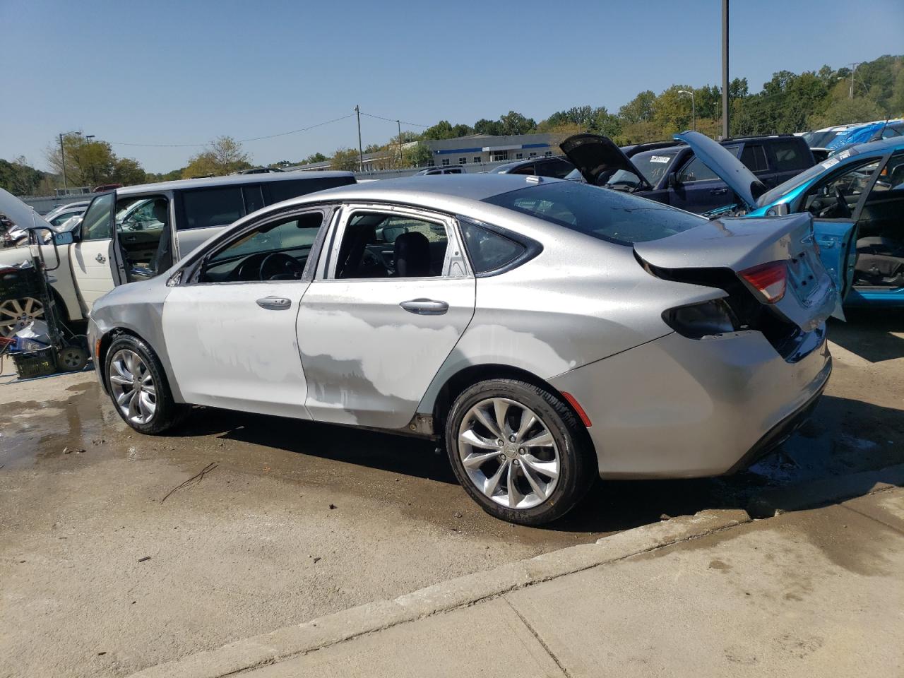 2015 Chrysler 200 - Image 2