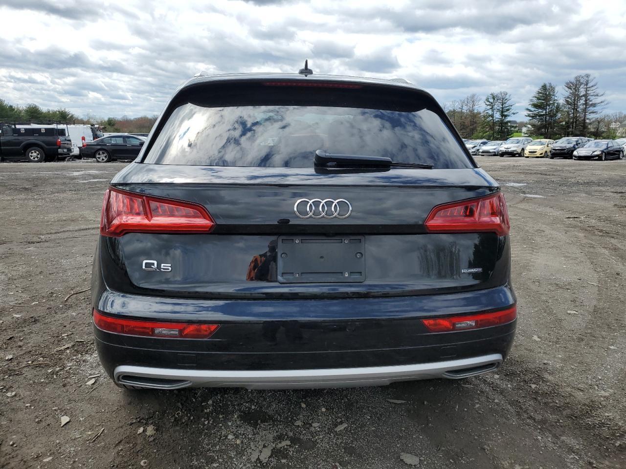 WA1ANAFYXK2042203 2019 Audi Q5 Premium