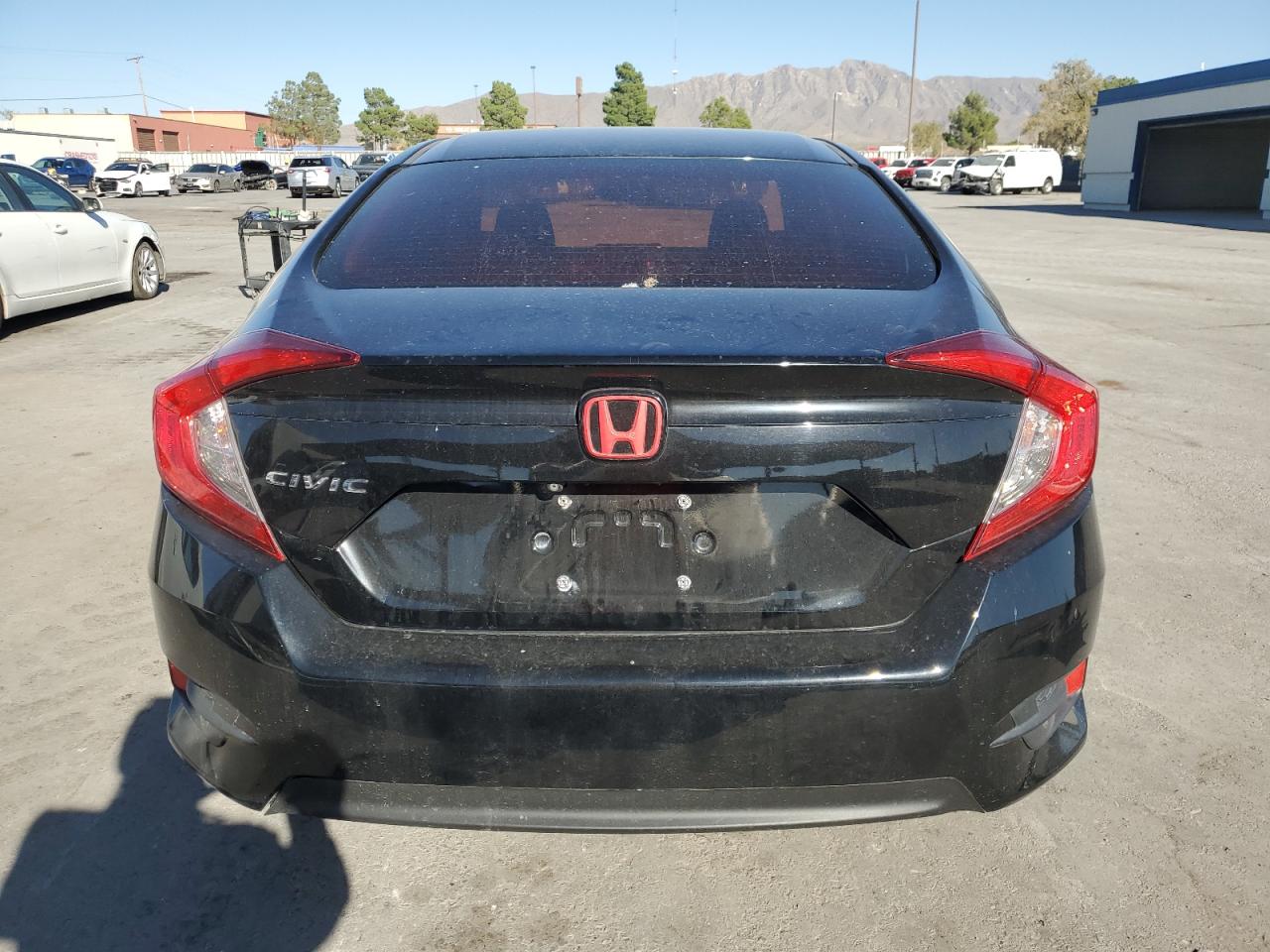 2HGFC2F51JH549348 2018 Honda Civic Lx