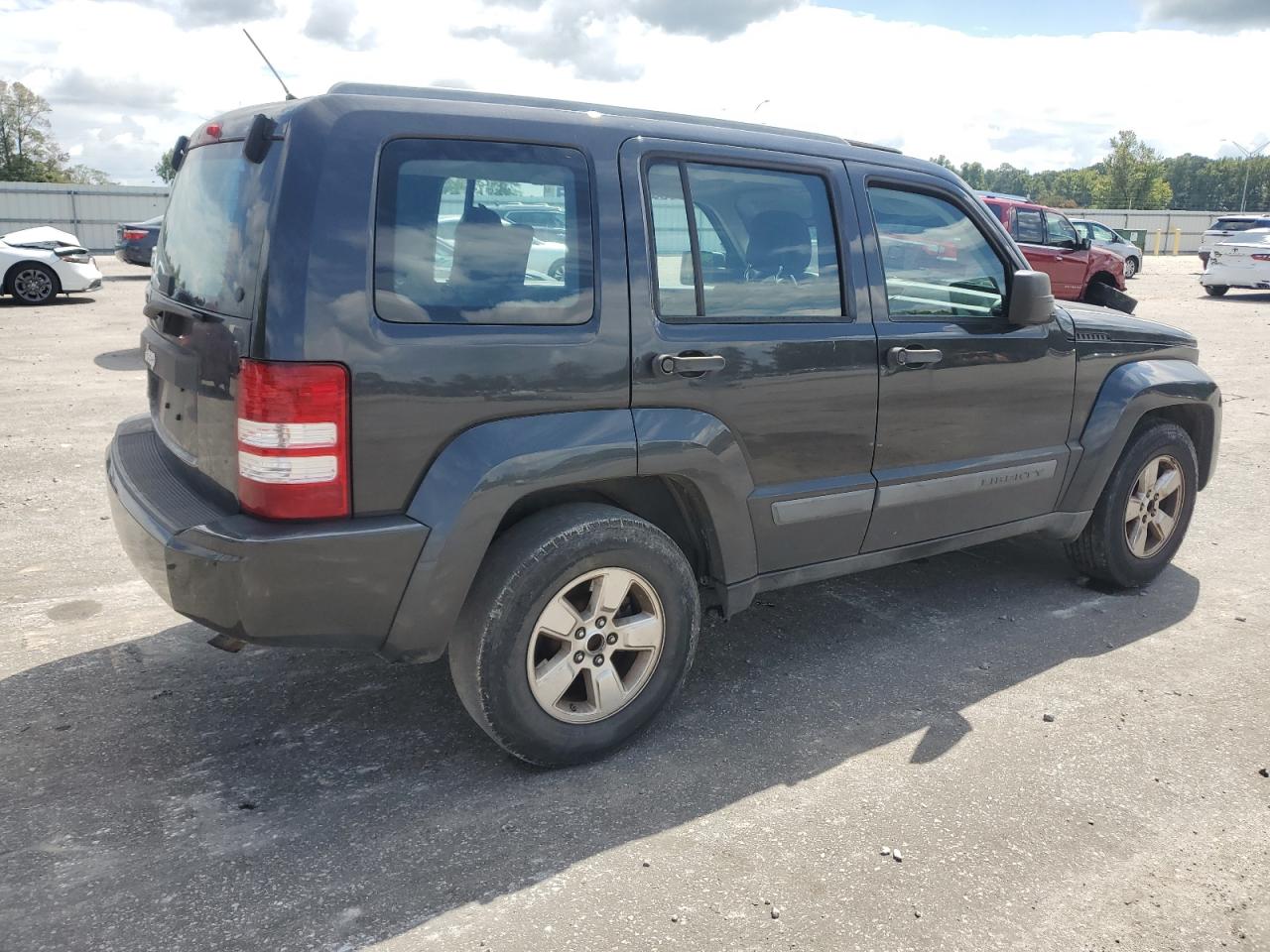 2011 Jeep Liberty (North America) - Image 3
