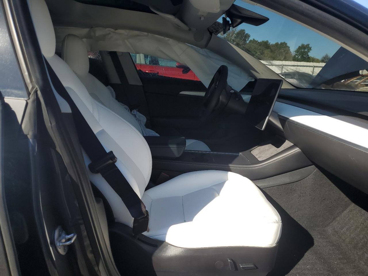 5YJ3E1EC2NF261811 2022 Tesla Model 3