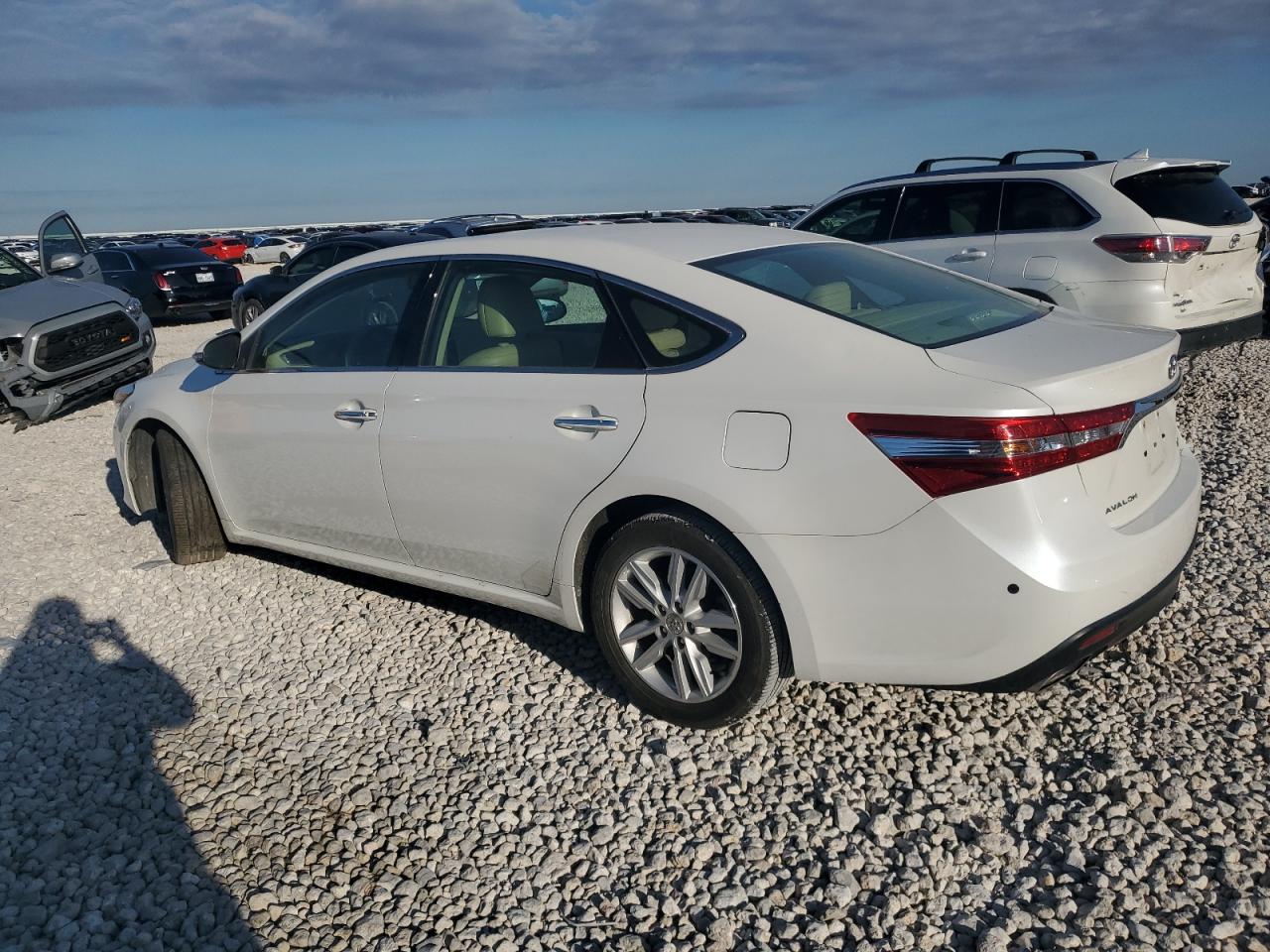 2014 Toyota Avalon - Image 2