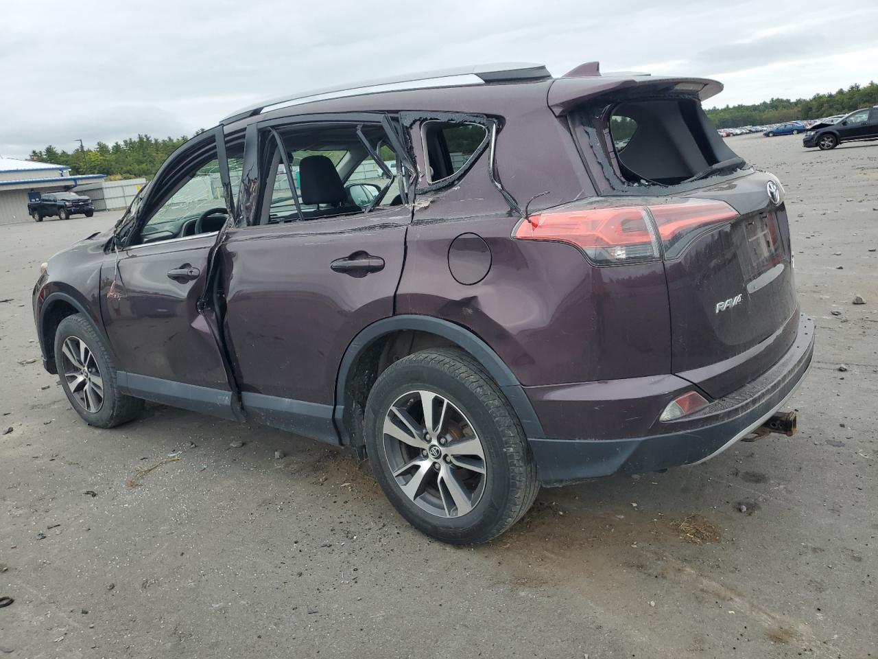 2T3RFREV6JW738557 2018 TOYOTA RAV 4 - Image 2