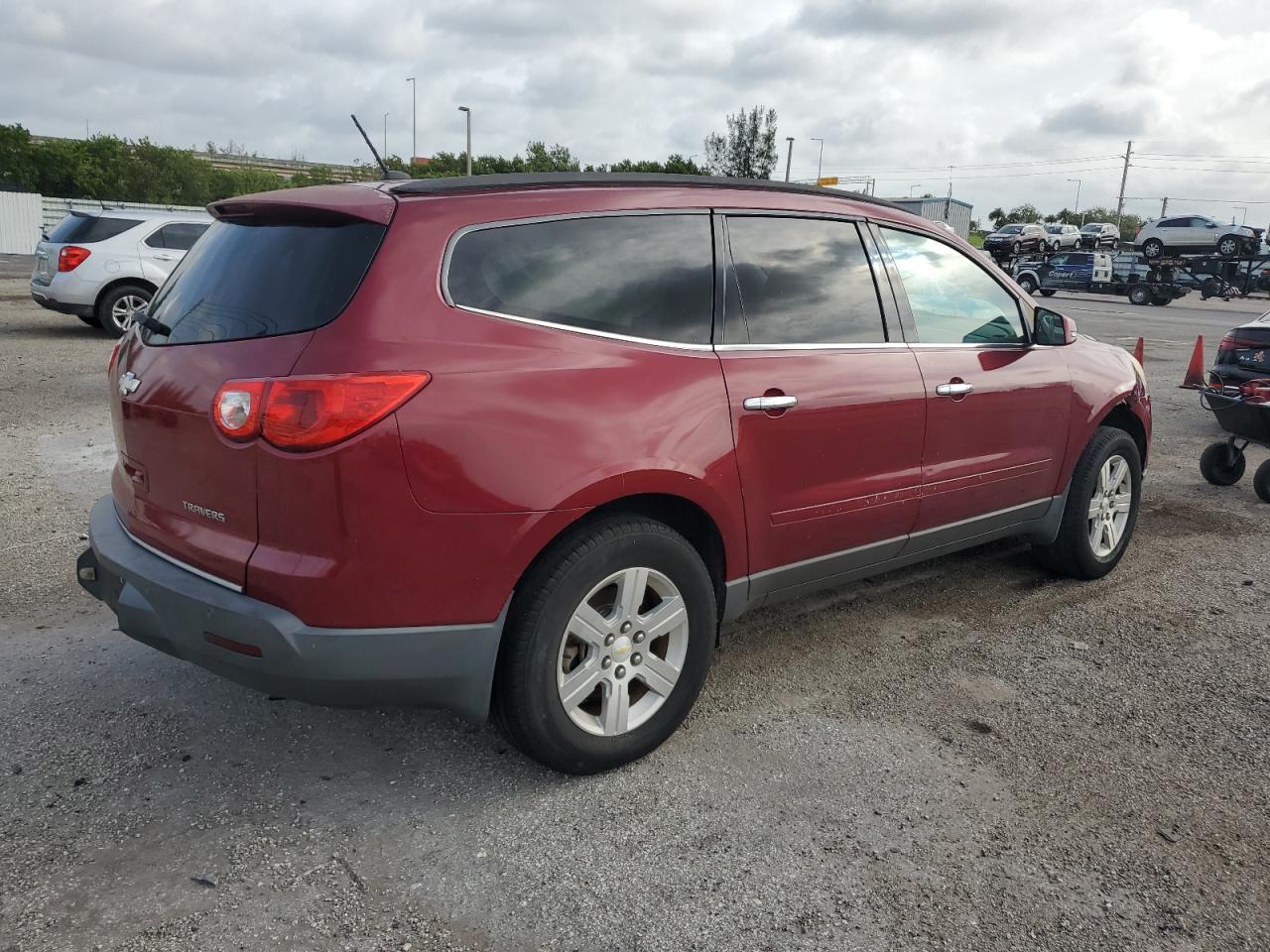 2011 Chevrolet Traverse - Image 3