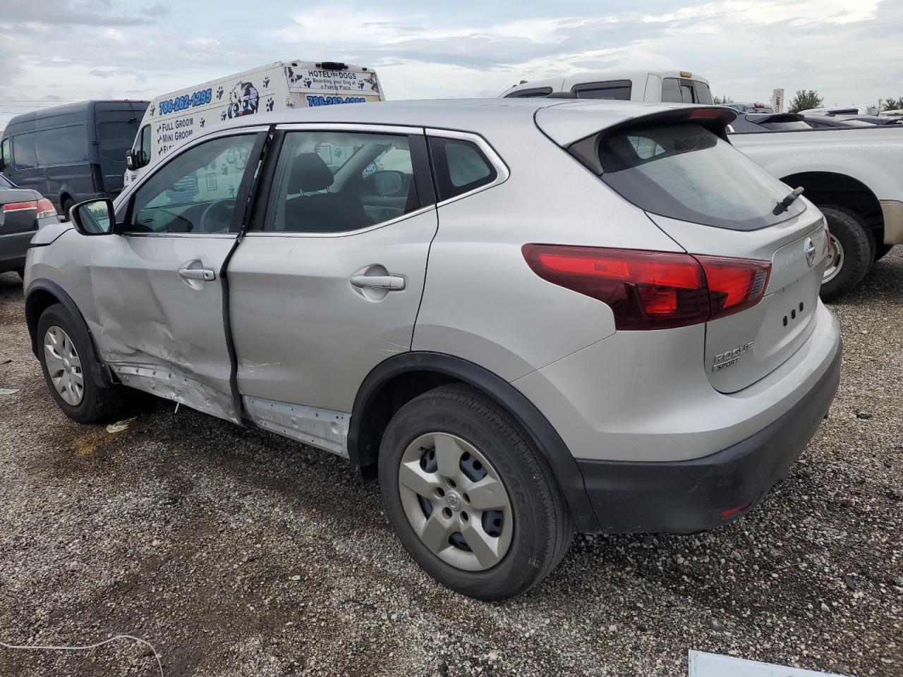 JN1BJ1CR5KW335070 2019 NISSAN ROGUE - Image 2