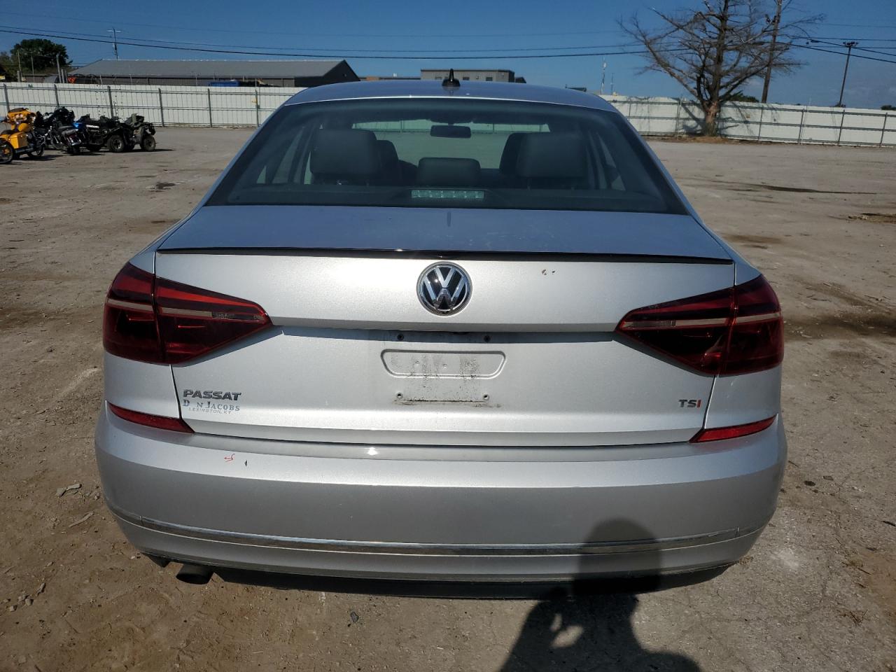 1VWLA7A37KC002497 2019 Volkswagen Passat Wolfsburg