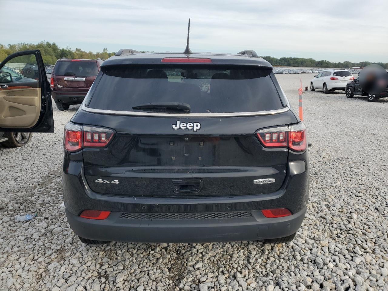 3C4NJDBB0JT200552 2018 Jeep Compass Latitude