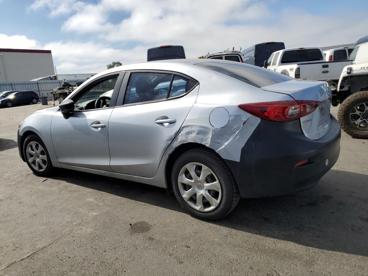 3MZBN1U71HM100556 2017 MAZDA 3 - Image 2