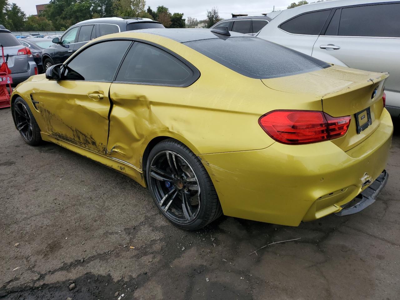 VIN WBS3R9C5XFK332886 2015 BMW M4 no.2