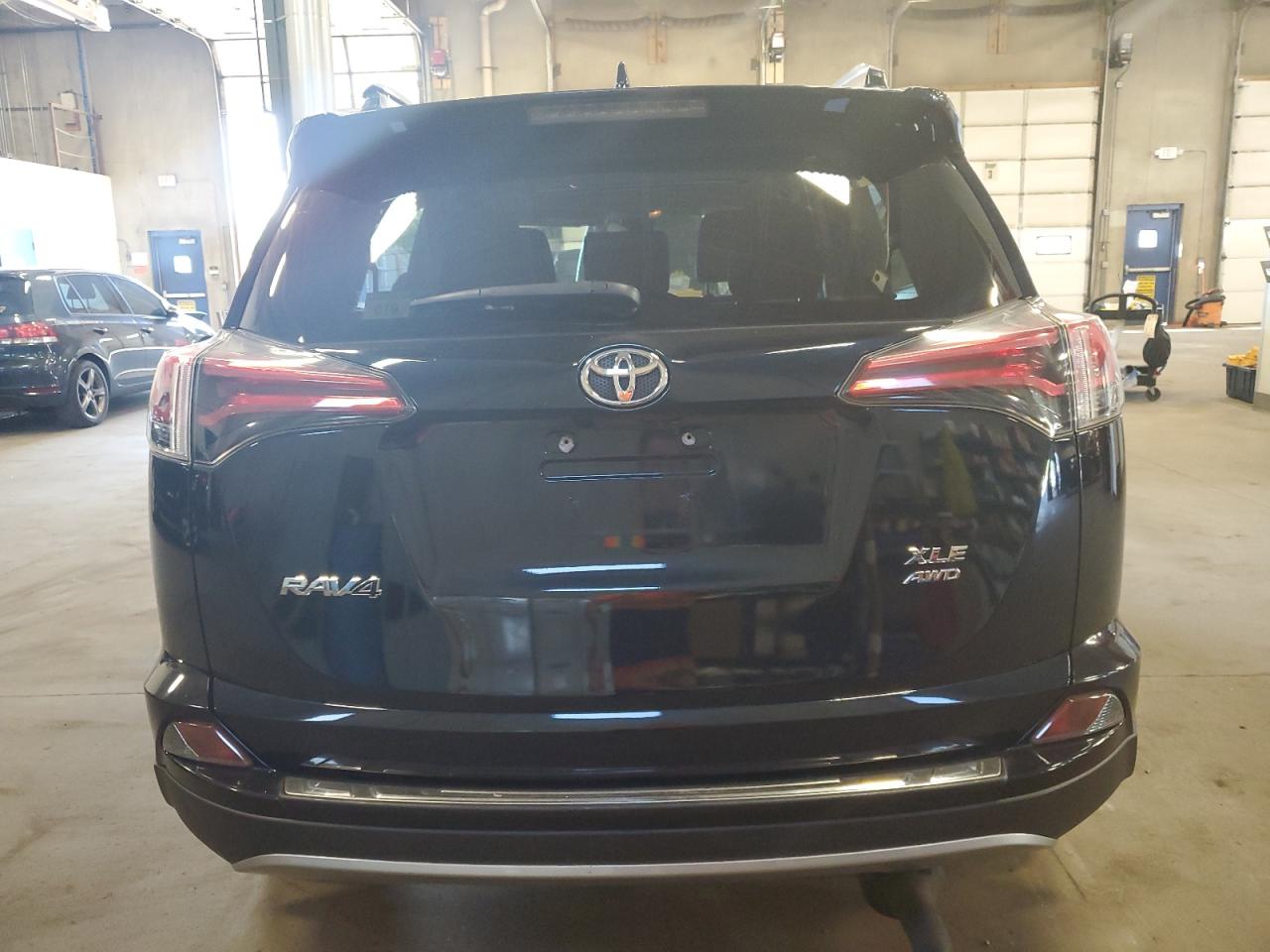 2017 Toyota Rav4 Xle VIN: JTMRFREV8HD219145 Lot: 71481634