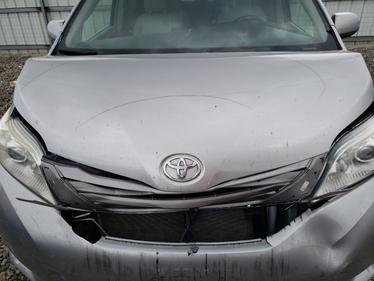 5TDYK3DC8FS672042 2015 Toyota Sienna Xle