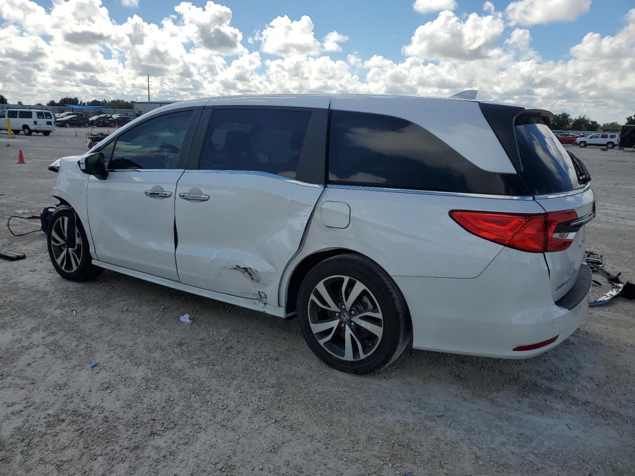 2024 Honda Odyssey - Image 2