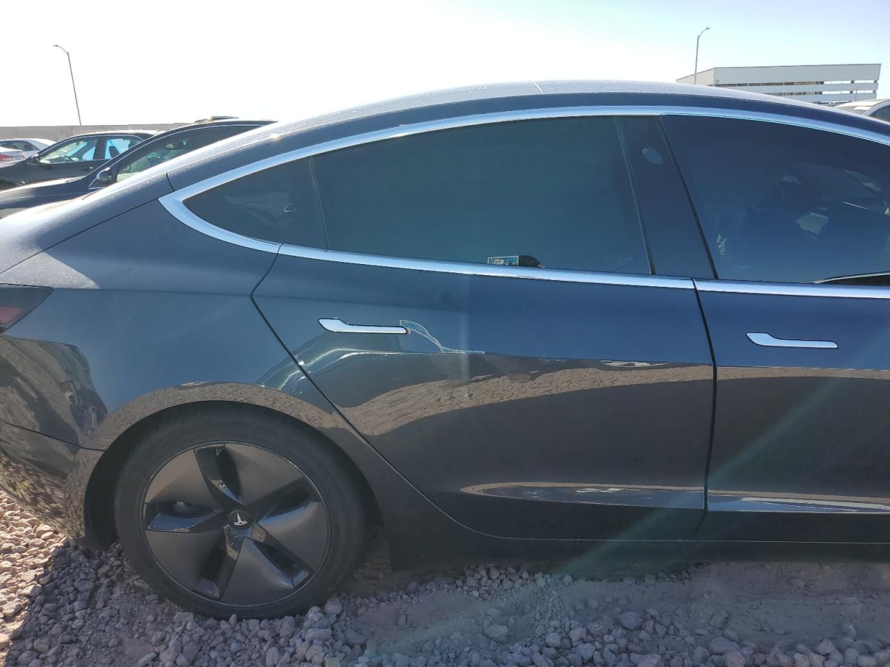 5YJ3E1EB2JF113899 2018 Tesla Model 3