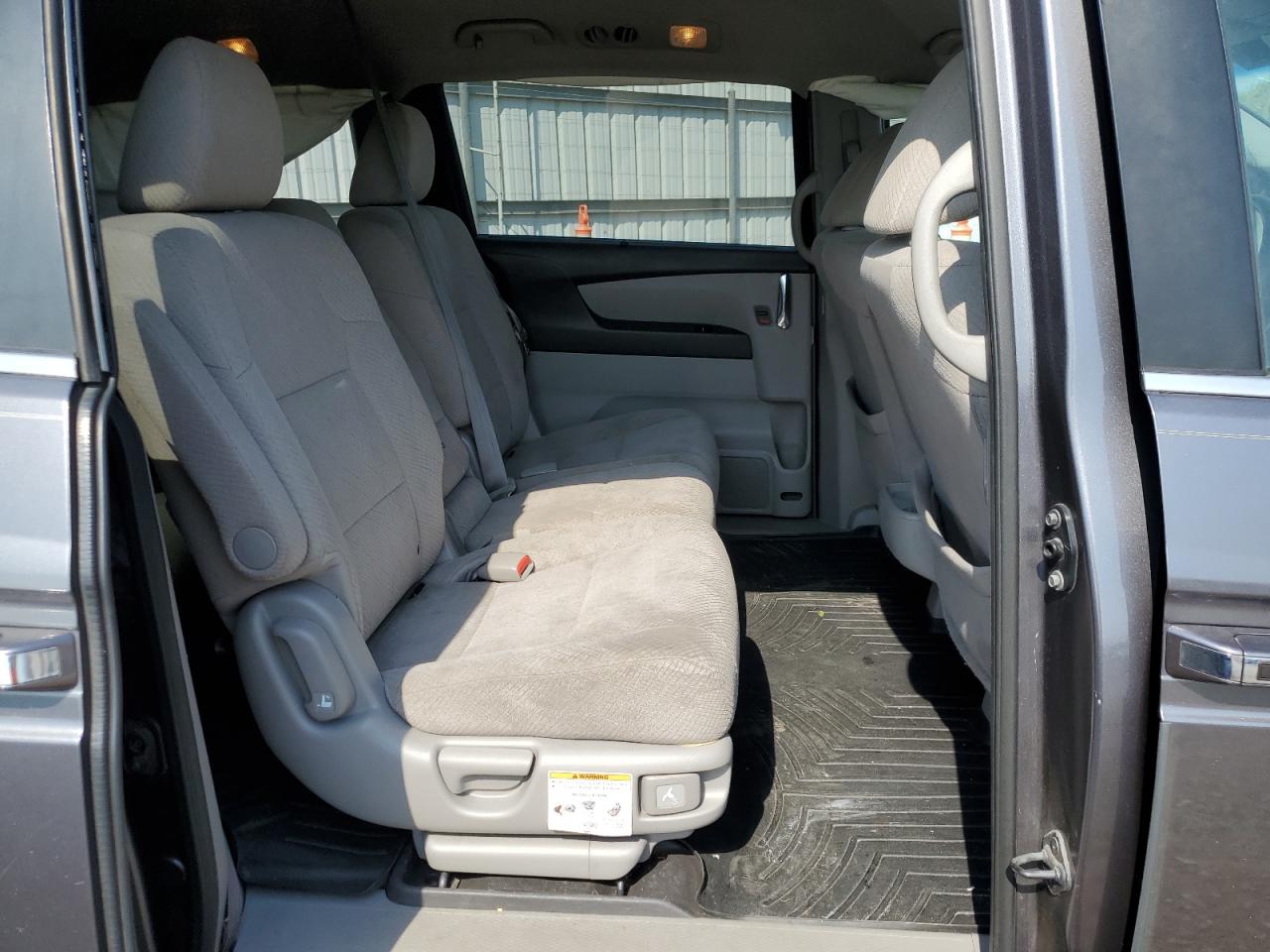 5FNRL5H33GB158659 2016 Honda Odyssey Se