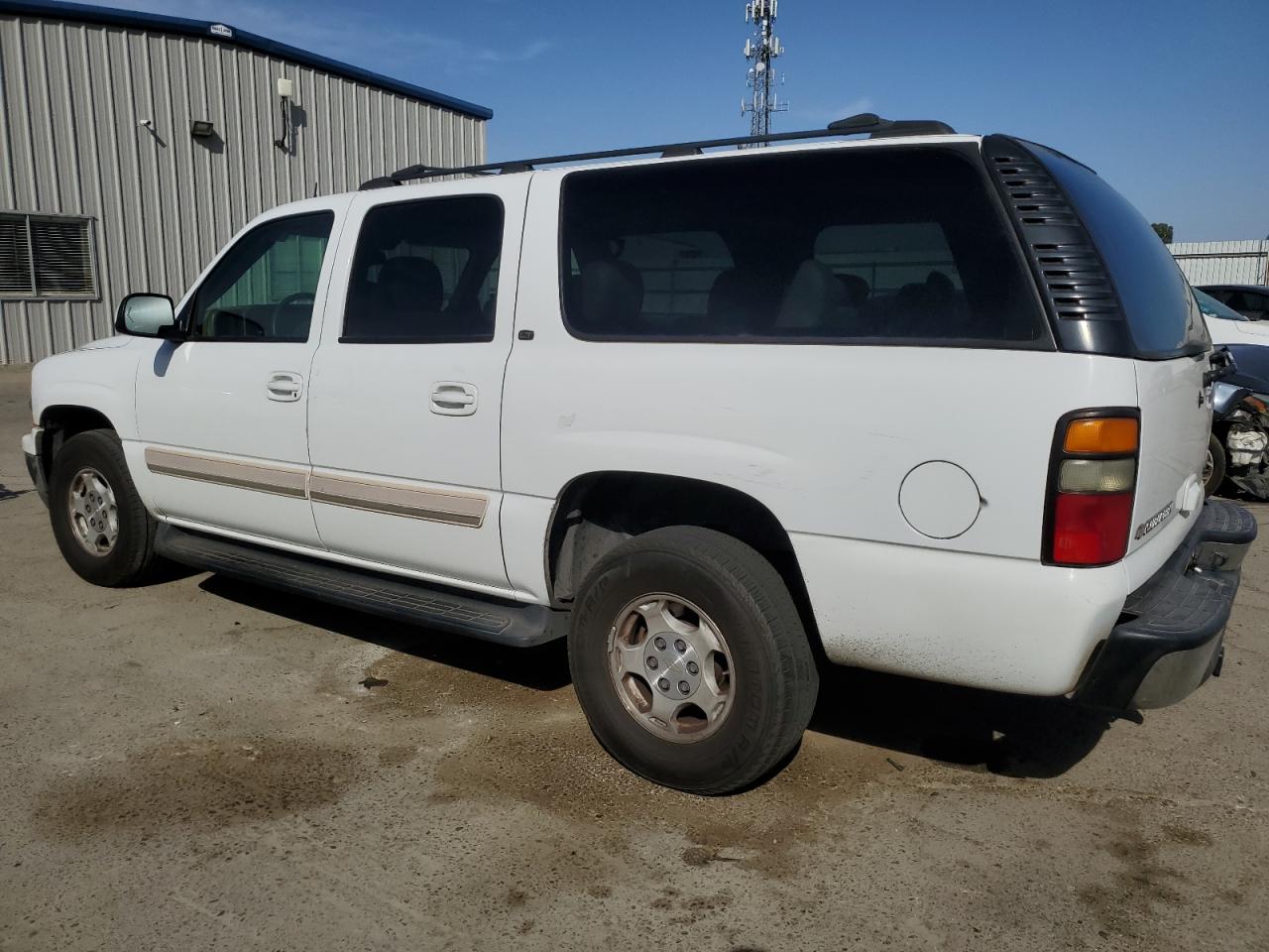 2004 Chevrolet Suburban - Image 2