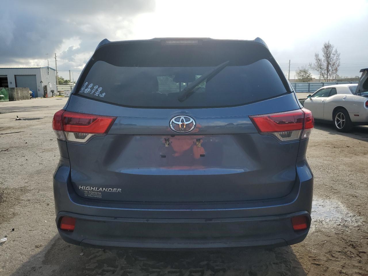 2019 Toyota Highlander Le VIN: 5TDZARFH1KS058494 Lot: 70133714