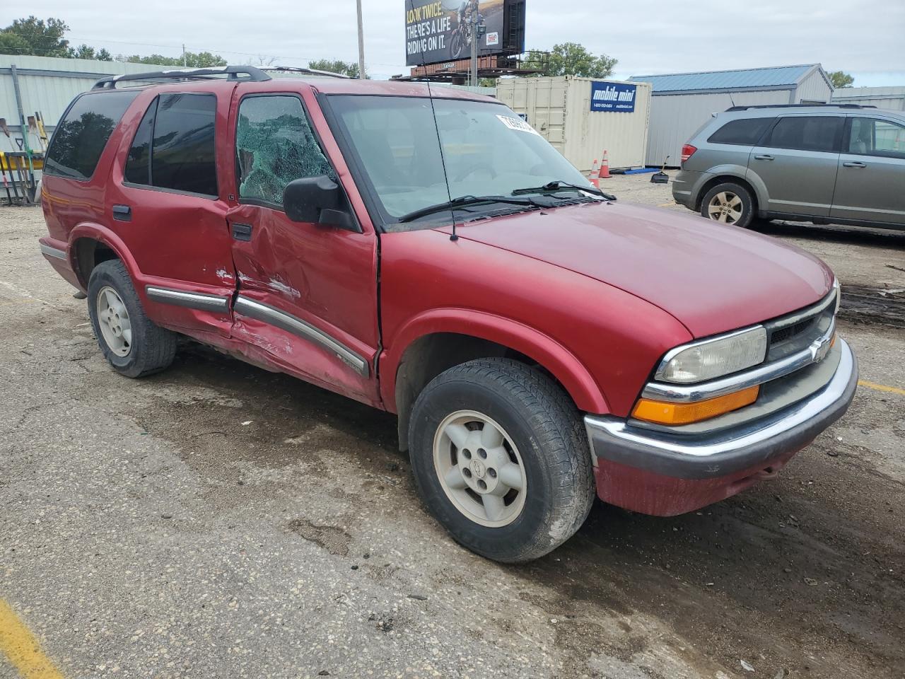 2000 Chevrolet Blazer VIN: 1GNDT13W3Y2133969 Lot: 72696734