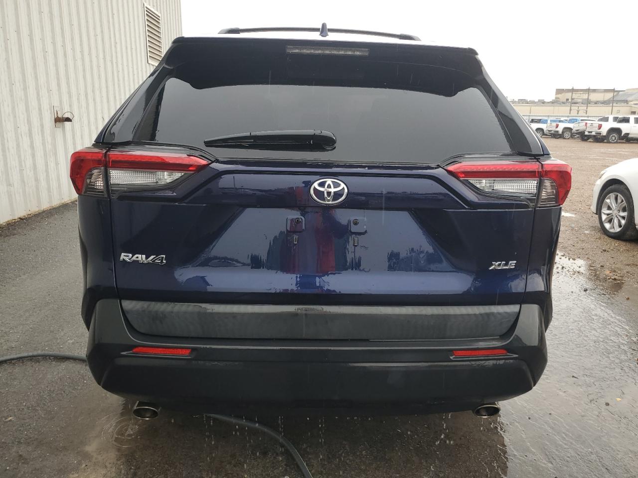 2019 Toyota Rav4 Xle VIN: 2T3W1RFV2KW014172 Lot: 70050774