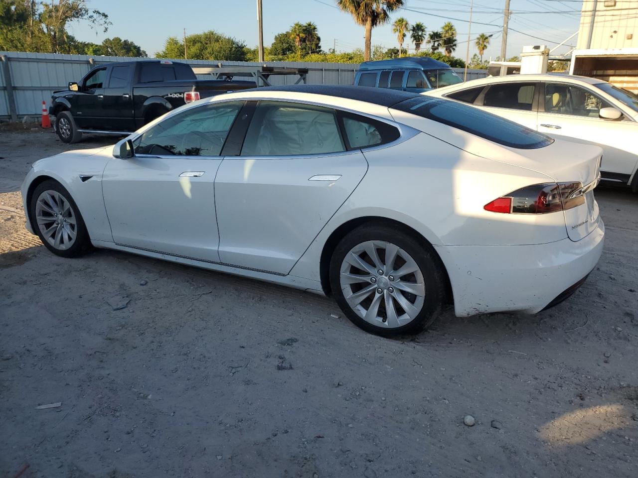 5YJSA1E2XHF209829 2017 TESLA MODEL S - Image 2