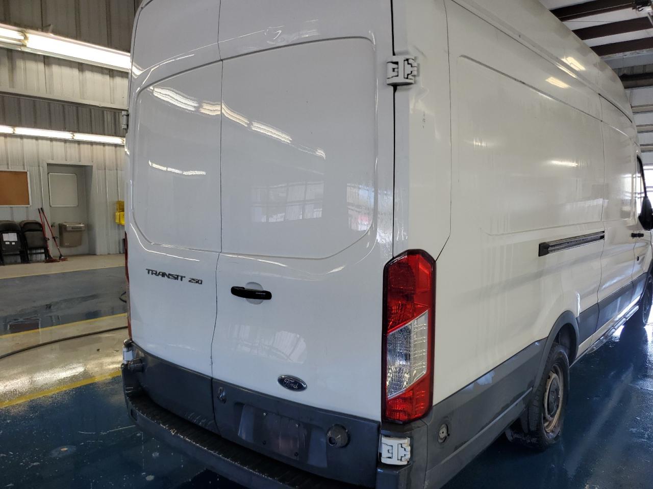 1FTYR3XM2HKB18702 2017 Ford Transit T-250