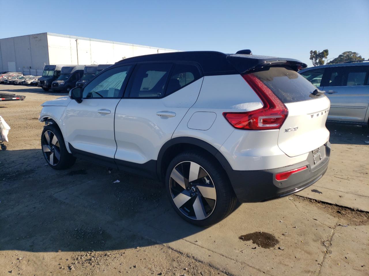 YV4EH3HMXR2251436 2024 VOLVO XC40 - Image 2