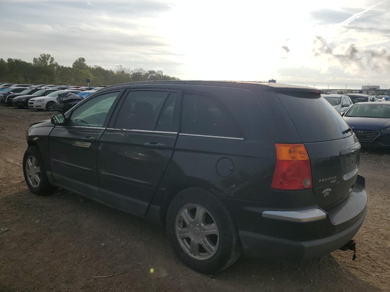 2005 Chrysler Pacifica - Image 2