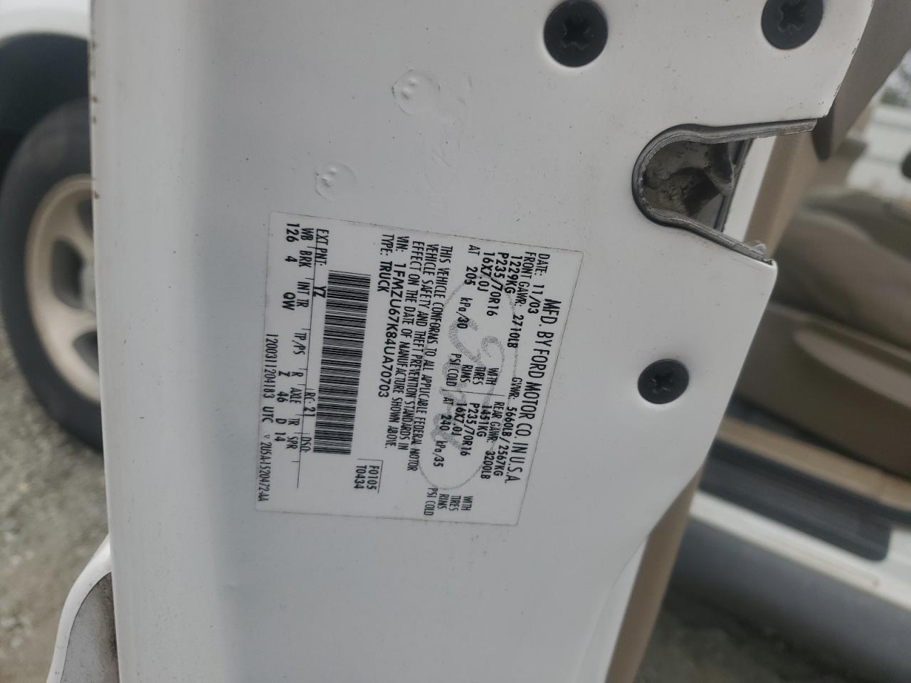 2004 Ford Explorer - Image 12