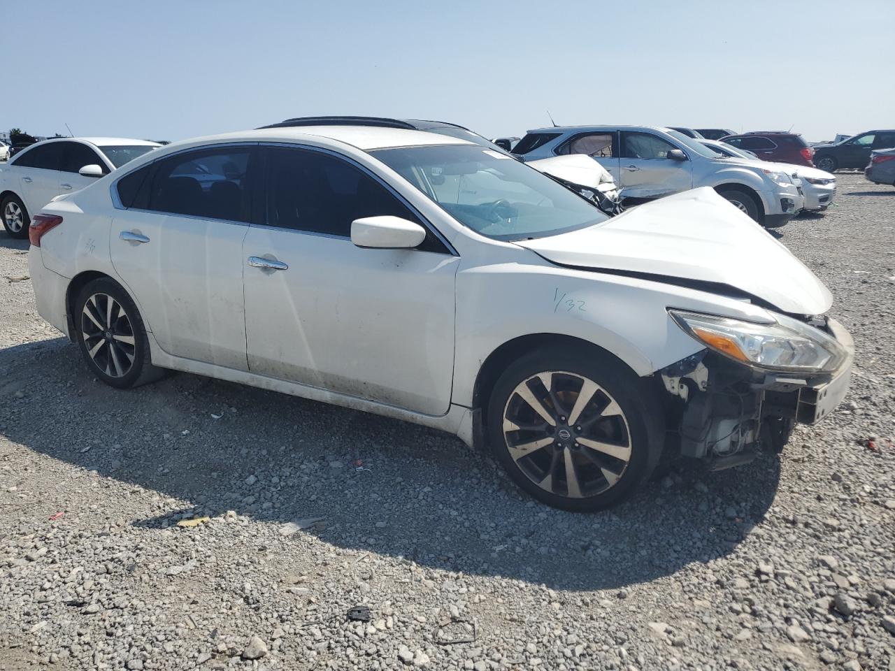 2017 Nissan Altima - Image 4