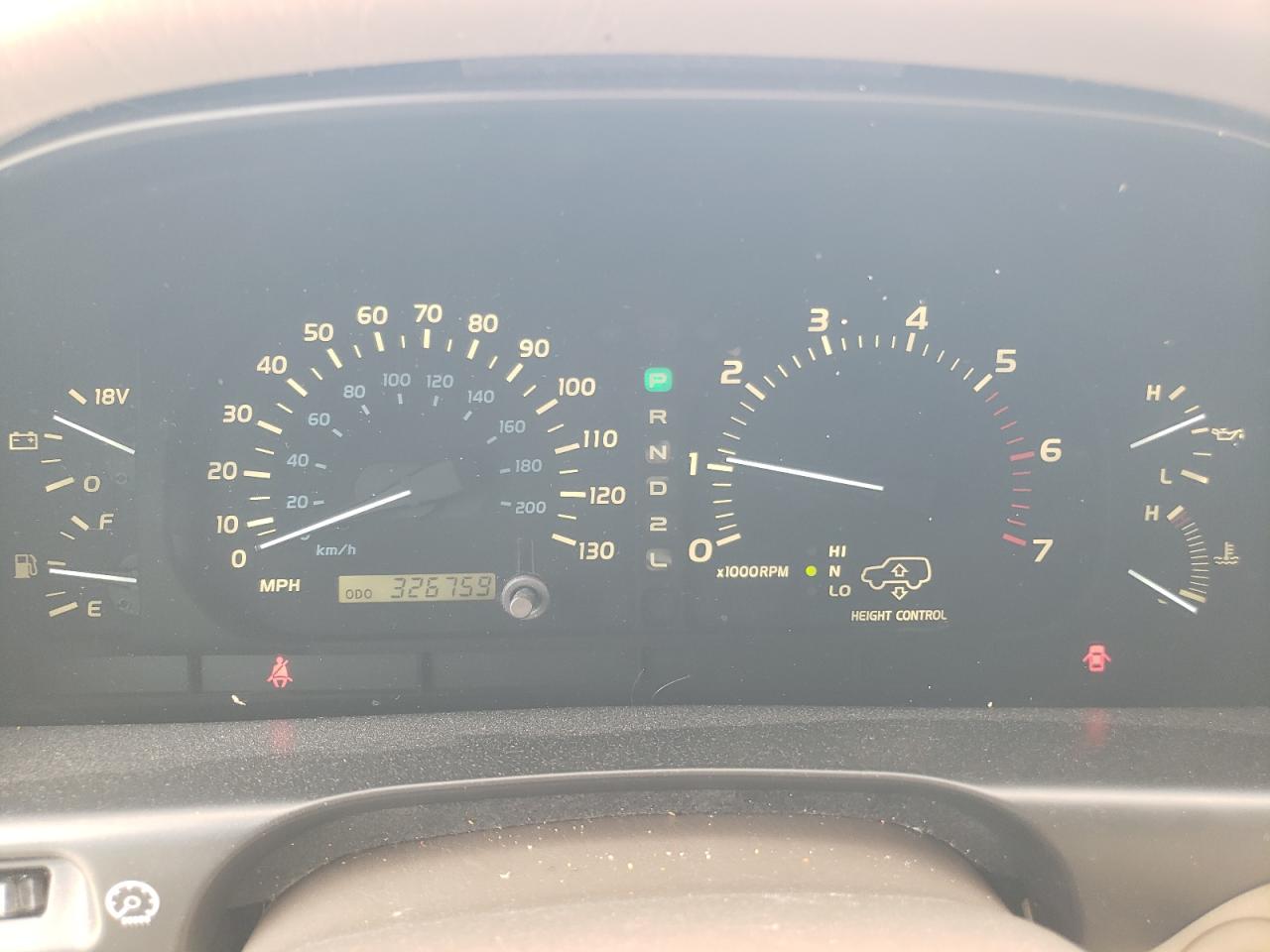 2000 Lexus LX - Image 9