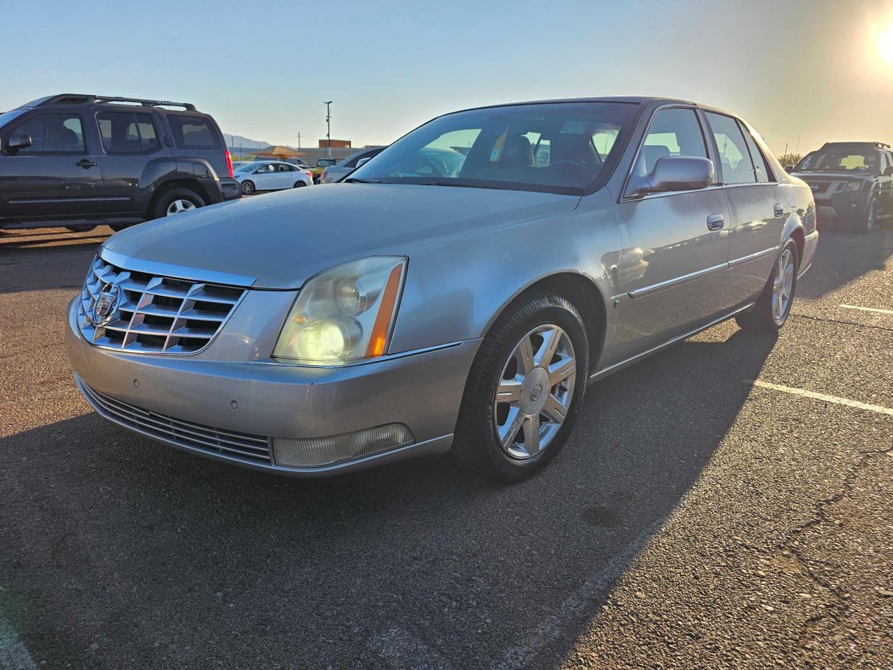 2007 Cadillac DTS - Image 2
