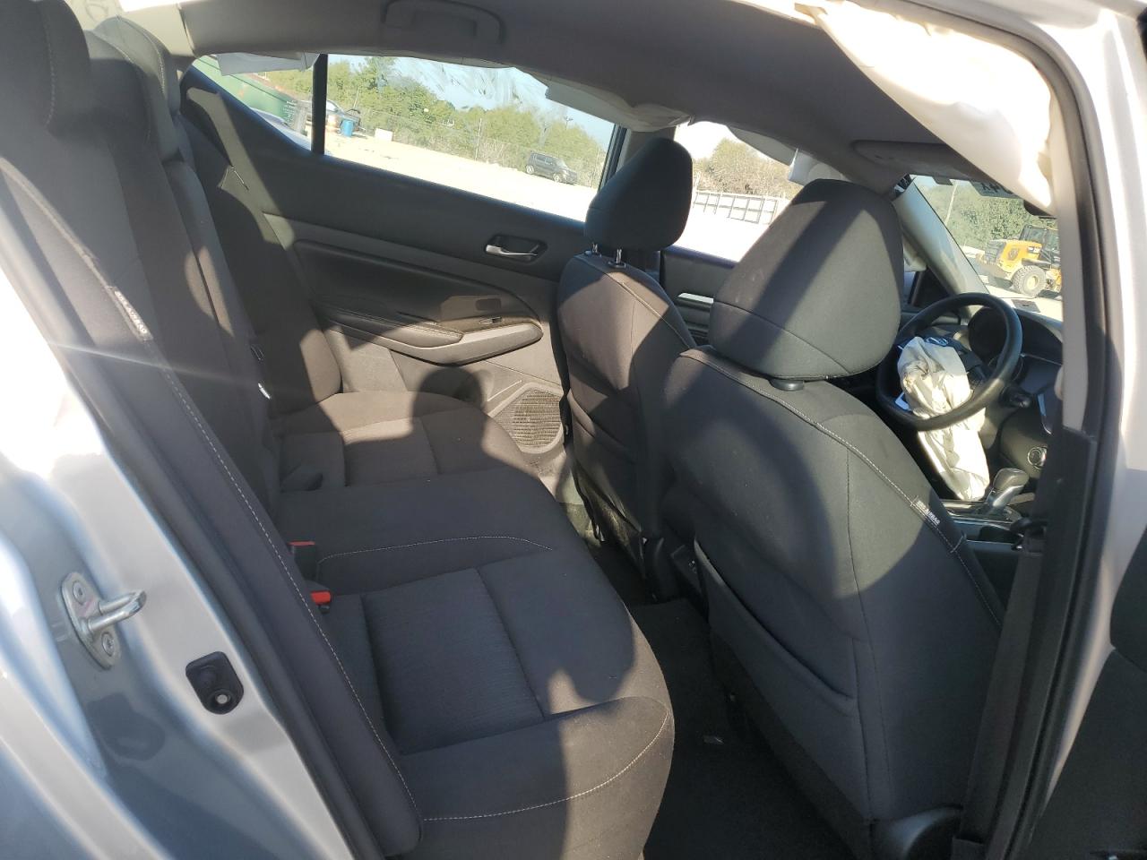 2021 Nissan Altima - Image 11