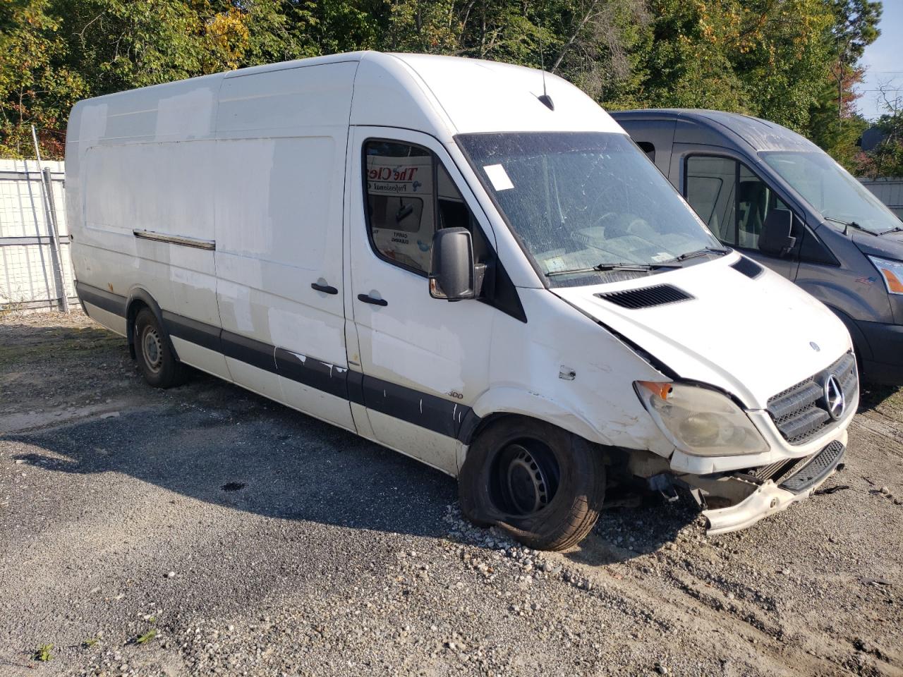 VIN WD3PE8CC6D5758416 2013 MERCEDES-BENZ SPRINTER no.4