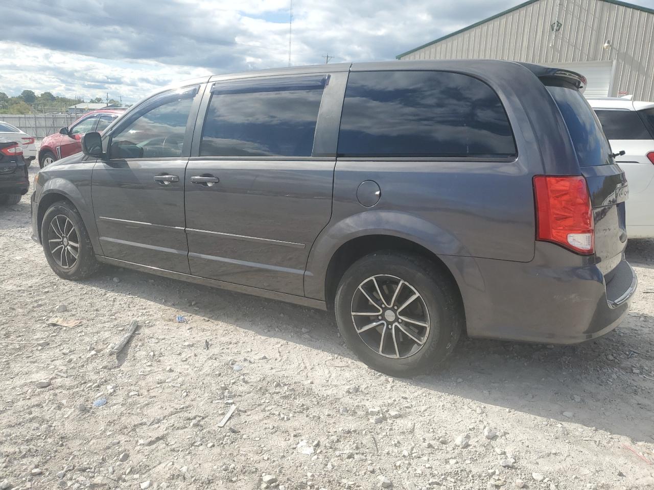 2016 Dodge Caravan - Image 2