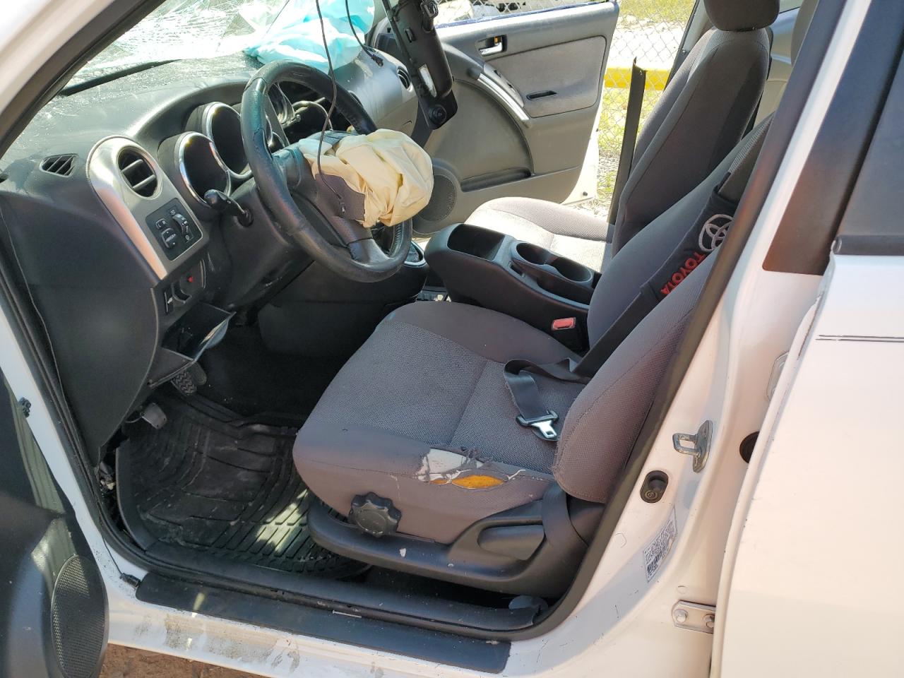 2003 Toyota Corolla Matrix Xr VIN: 2T1KR32E03C000695 Lot: 71465944