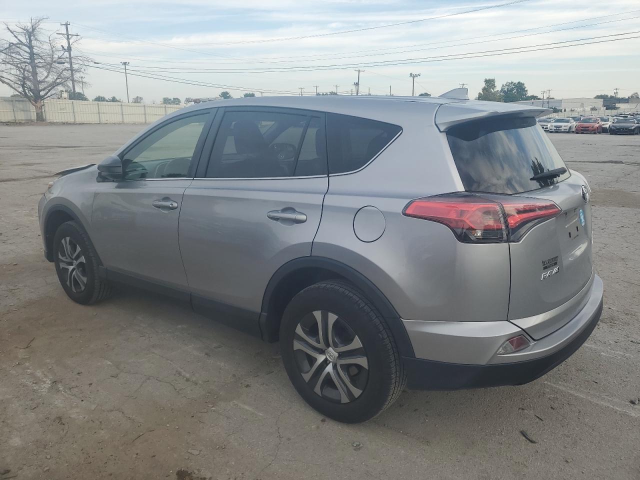 JTMBFREV4JJ215022 2018 TOYOTA RAV 4 - Image 2