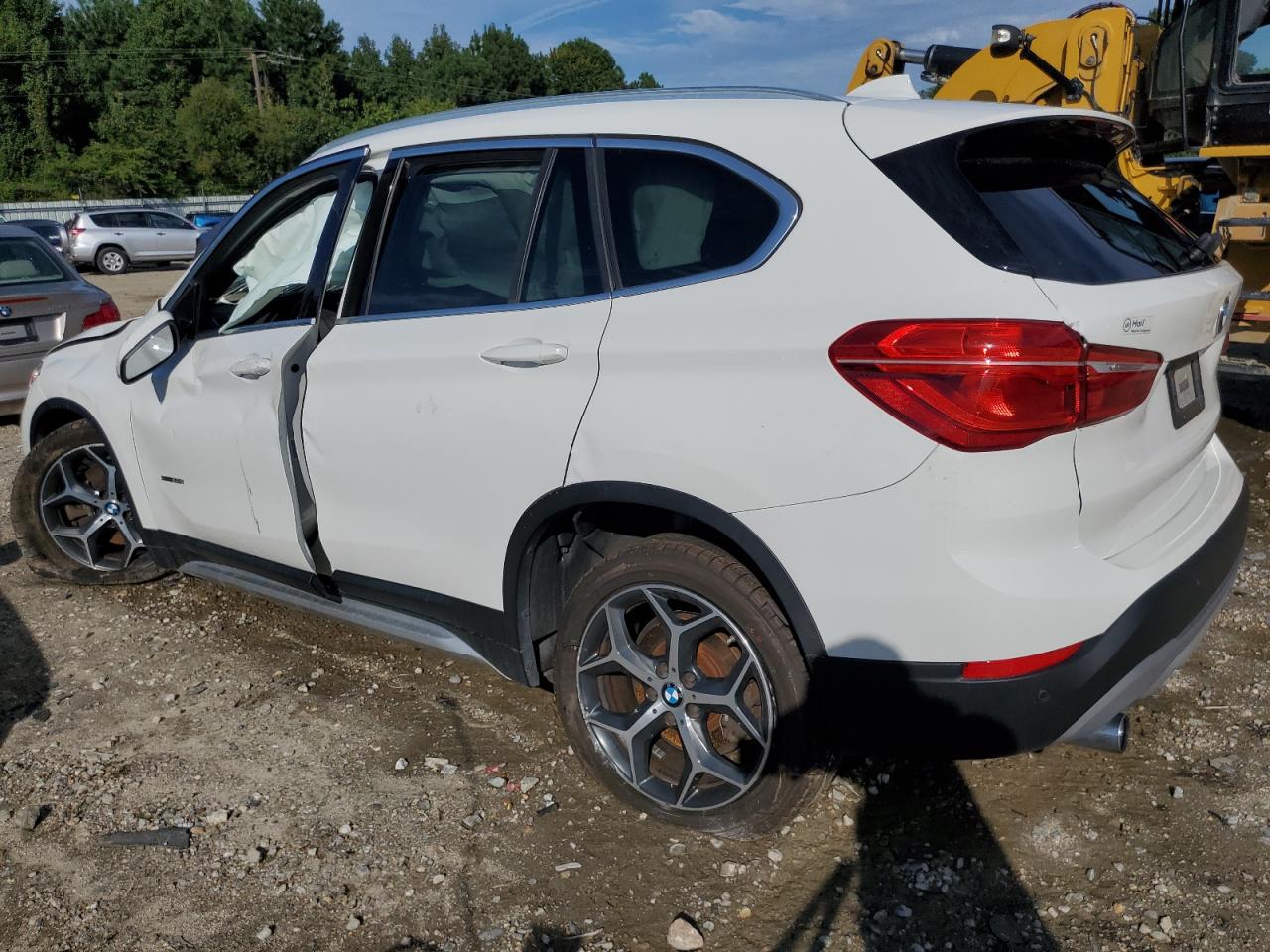 WBXHU7C31J5H45730 2018 BMW X1 - Image 2