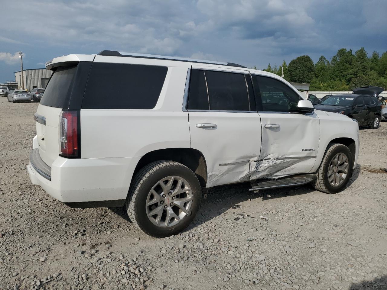 2016 GMC Yukon - Image 3