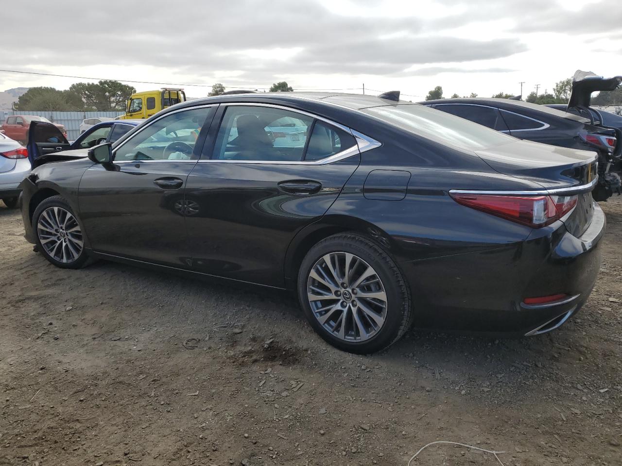 2019 Lexus ES - Image 2