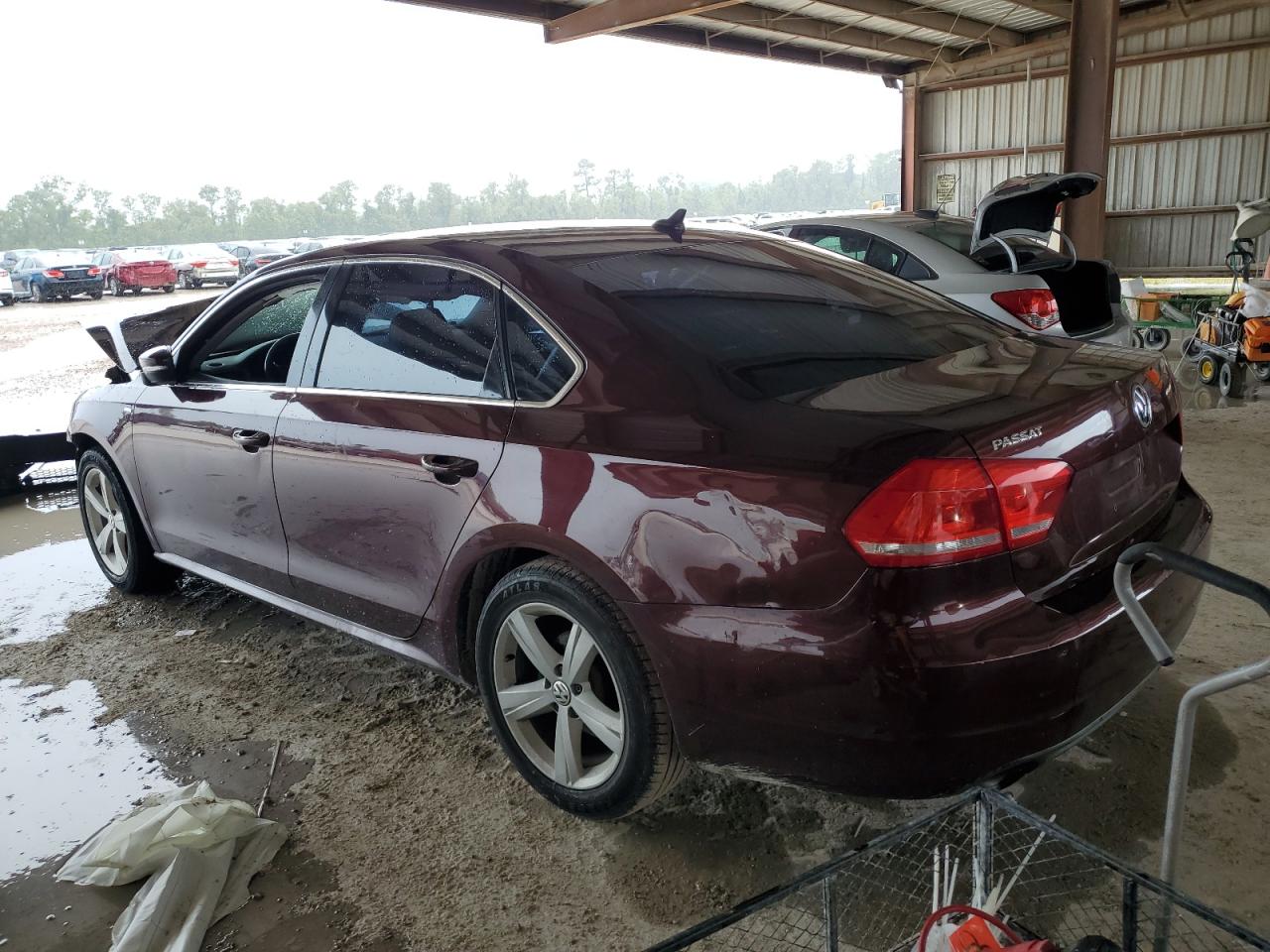 2014 Volkswagen Passat - Image 2