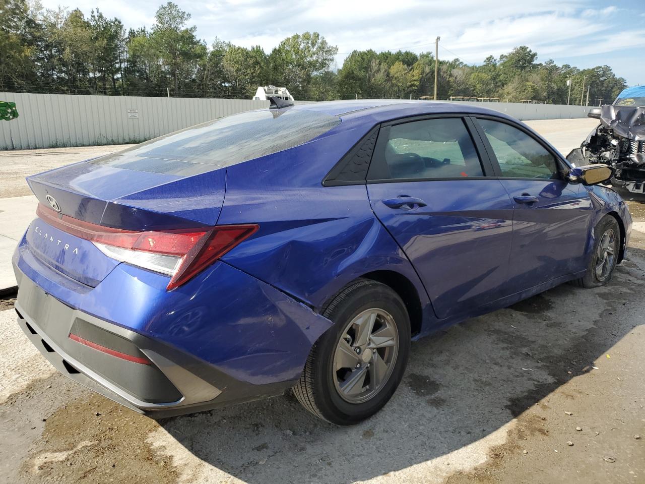 2024 Hyundai Elantra - Image 3