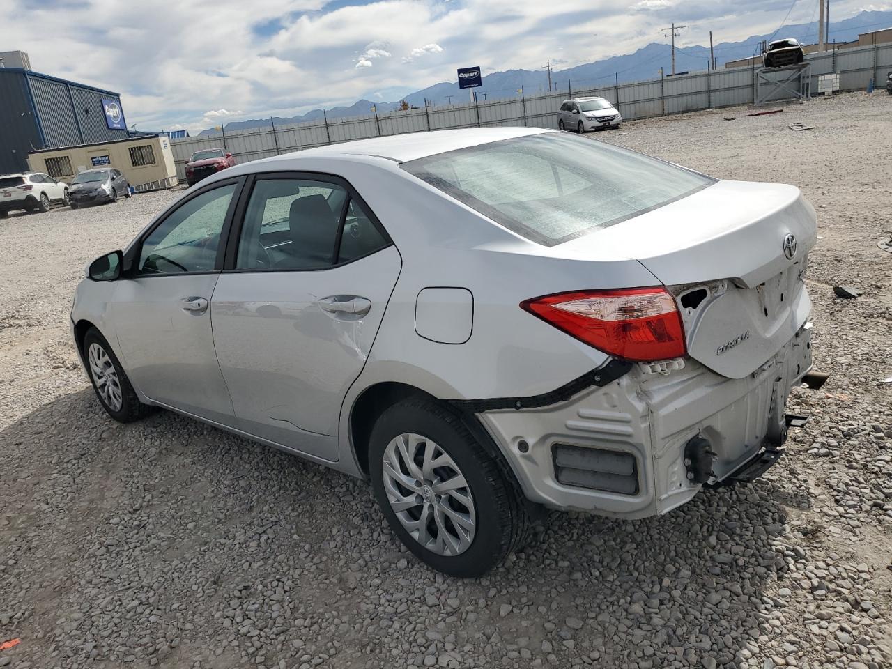 VIN 2T1BURHE1JC053623 2018 TOYOTA COROLLA no.2