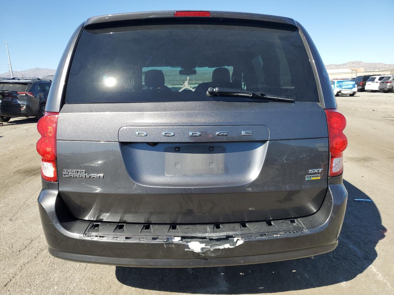 2C4RDGCG7JR327306 2018 Dodge Grand Caravan Sxt