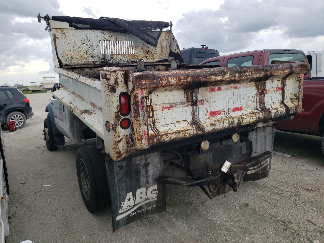 2006 Ford F450 - Image 2