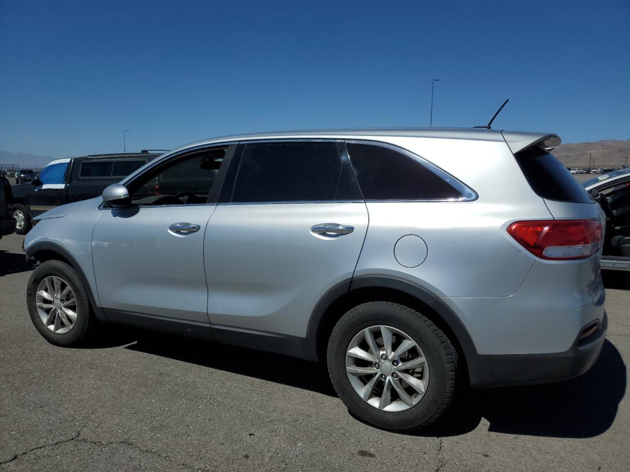 VIN 5XYPG4A32GG002234 2016 KIA SORENTO no.2