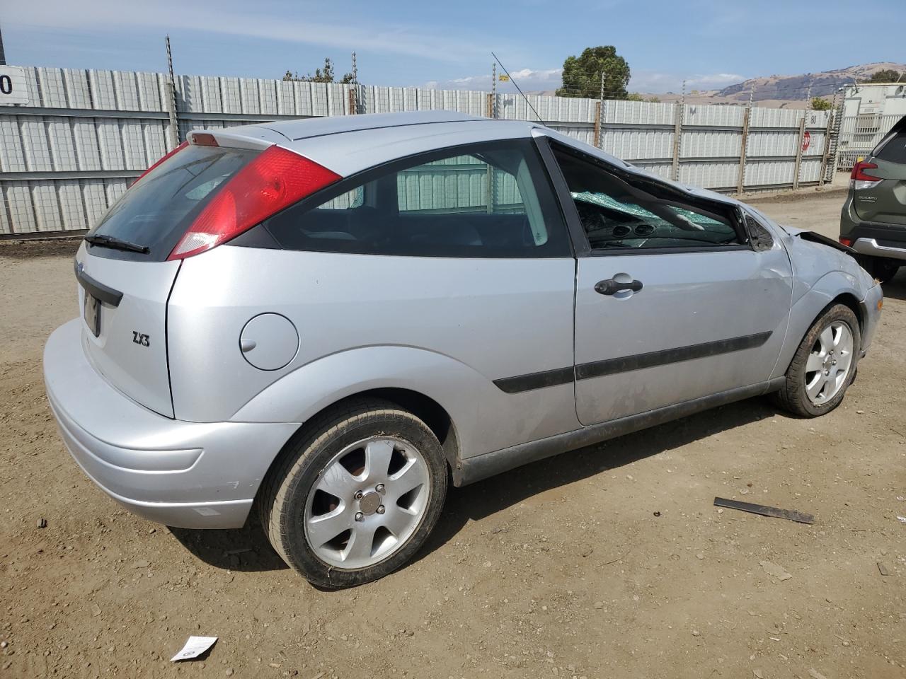 2001 Ford Focus - Image 3
