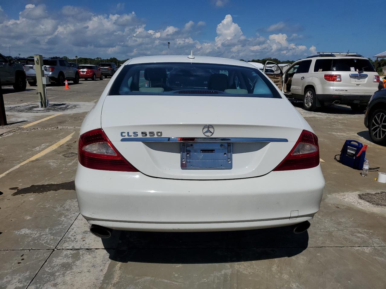 2007 Mercedes-Benz Cls 550 VIN: WDDDJ72X17A085037 Lot: 73697284